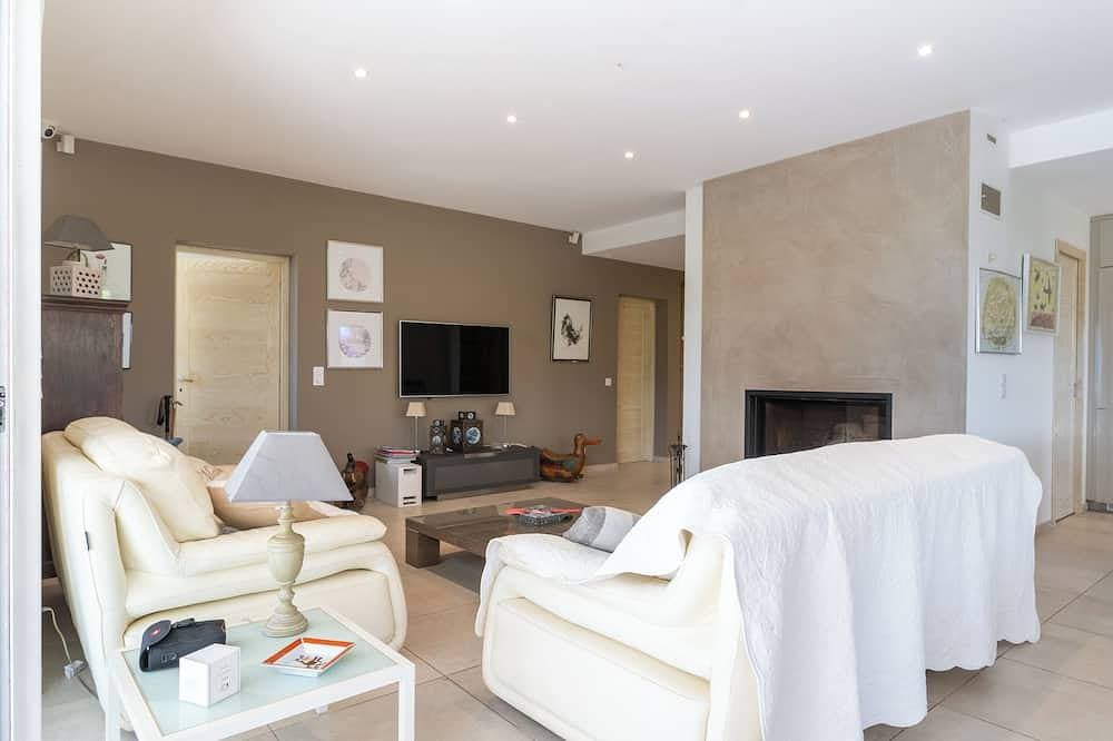 Foto 10 von 29: Neue Villa mit beheiztem Privatpool u. Panoramablick auf Meer u. Berge