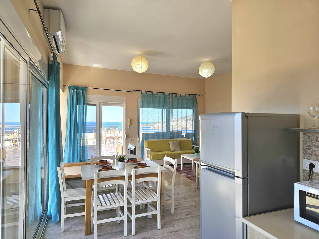 Foto 11 von 36: Ferienwohnung für 8 Personen mit Terrasse