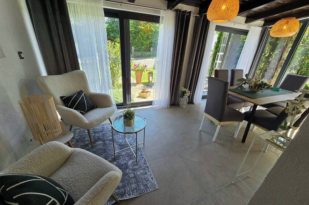 Foto 13 von 30: Villa Antoana mit Pool + Spa-Whirlpool + finnische Sauna + PlayStation 4 + WiFi