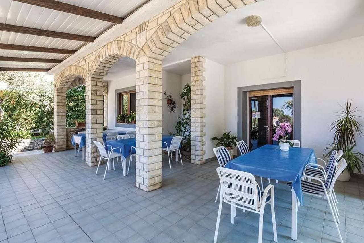 Foto 4 von 9: Zimmer mit Balkon Banjol (Rab) S-23468-b