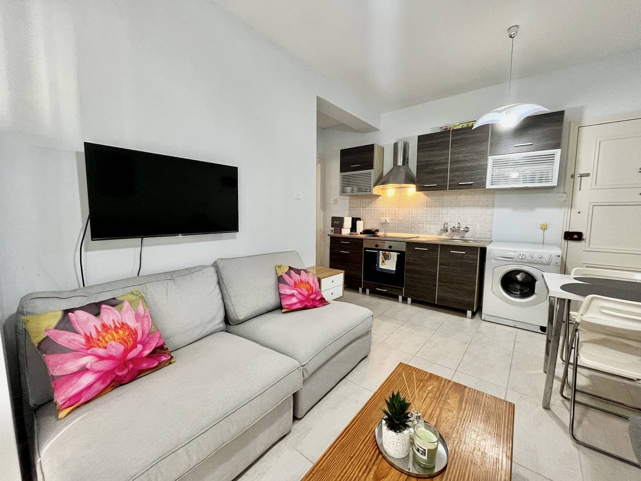 114 Lca - Stay McKenzie Mile 1