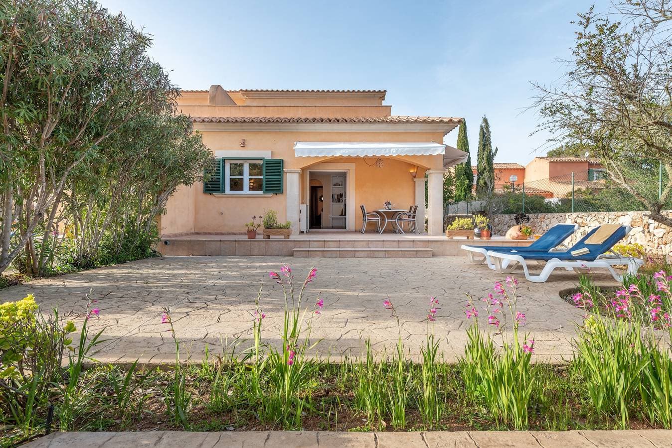 Foto 5 von 41: Gepflegtes Feriendomizil mit Pool, Terrasse, Garten, WLAN & Klimaanlage, Parkplatz vorm Haus