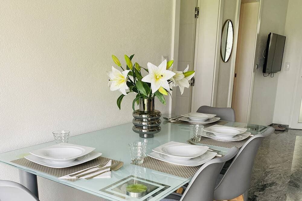 Foto 10 von 13: Moderne, helle Ferienwohnung mit Blick auf weite Landschaft; Parkplatz vorhanden