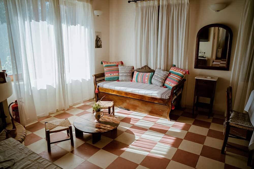 Foto 5 von 22: Traditional Architecture Stone House in Seafront Olive Grove