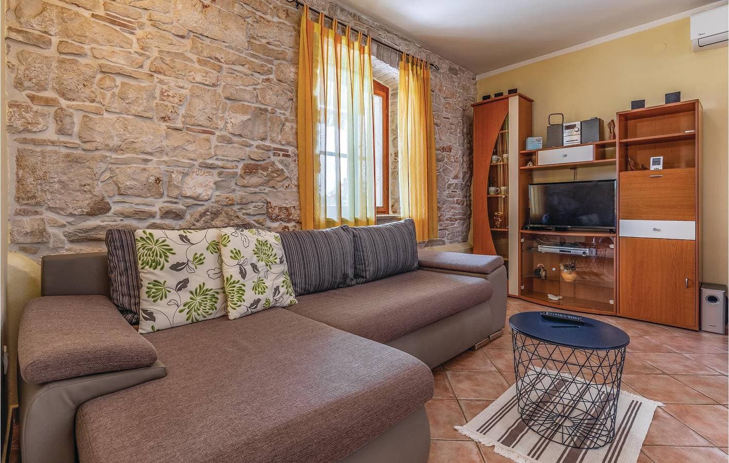 Foto 9 von 28: Gemütliche Ferienwohnung mit WLAN, Parkplatz und Terrasse in der Nähe des Stadtzentrums von Peroj