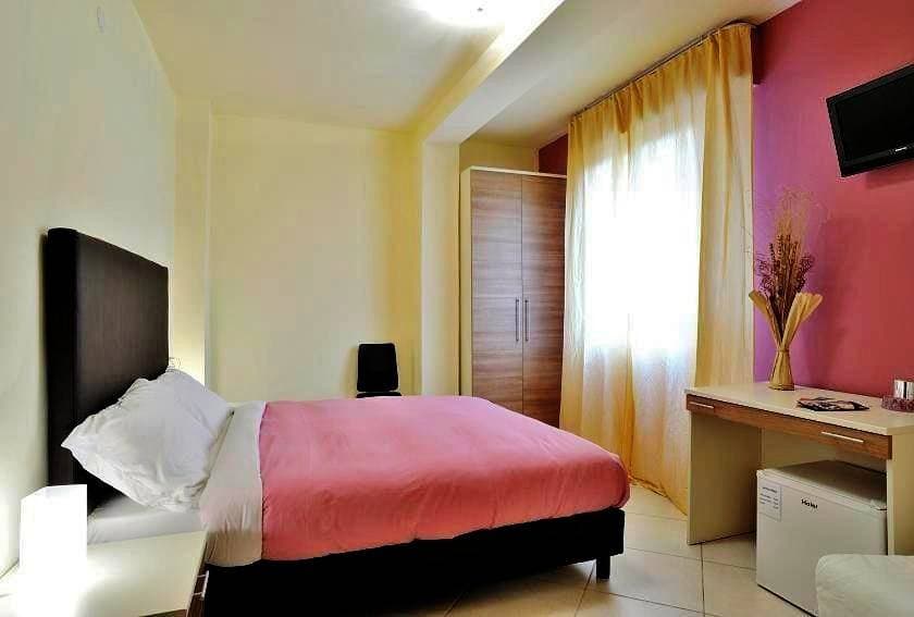 Foto 2 von 10: Double Room with Private Bathroom