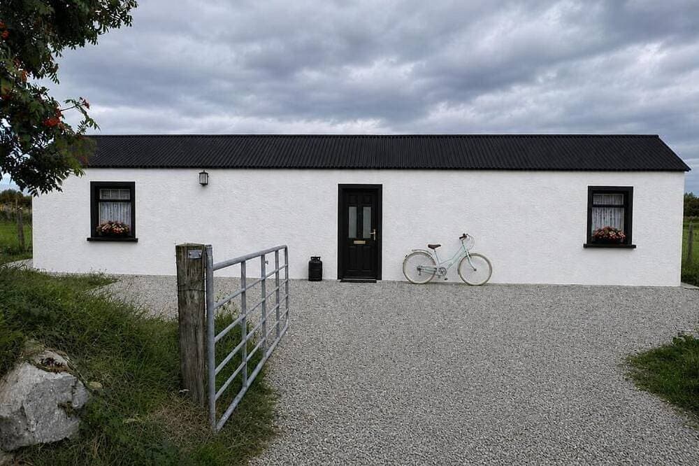 Foto 6 von 11: Cottage Sleeps 4 with Parking and Sea Views