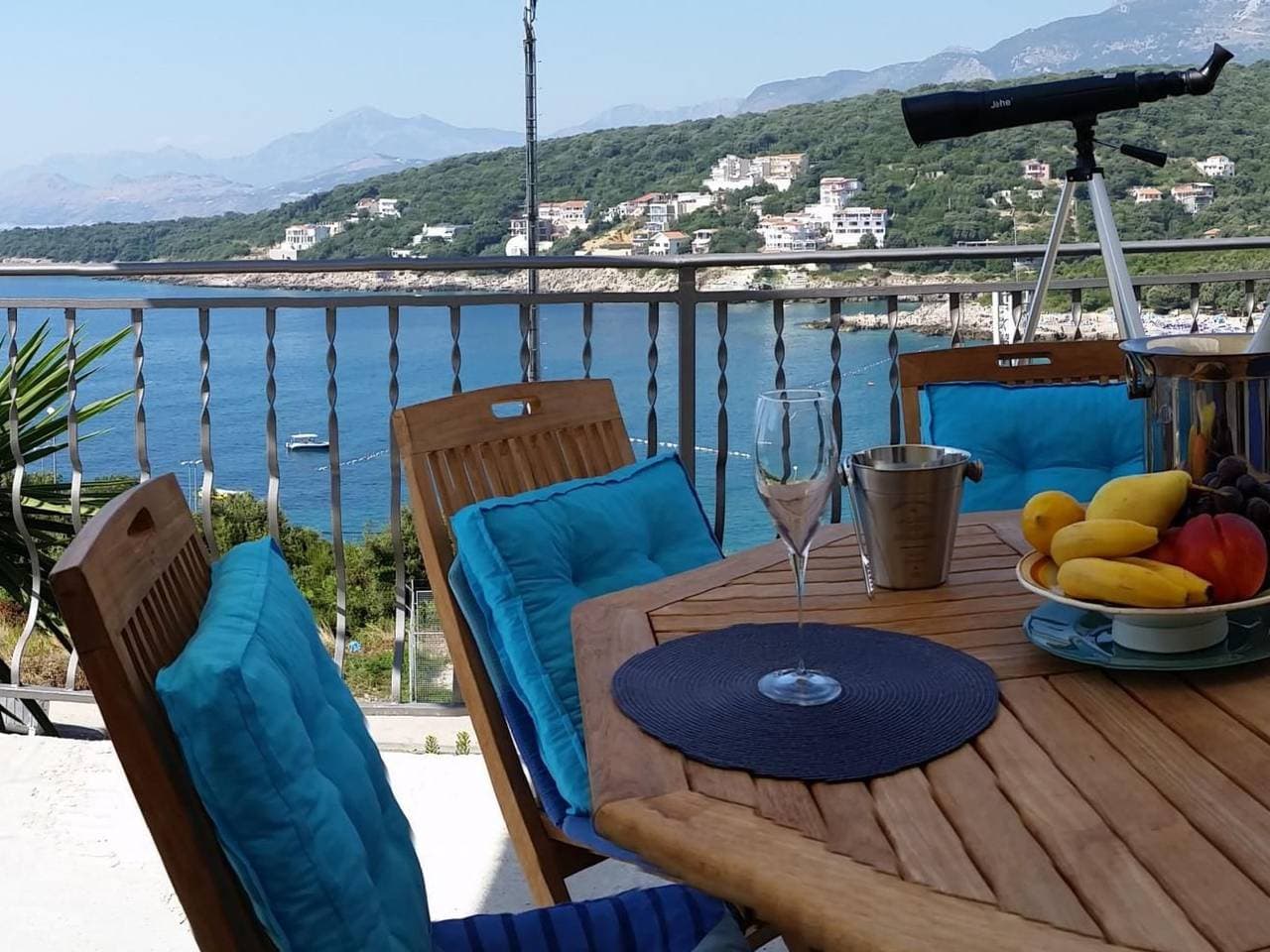 Foto 7 von 55: Gemütliche Wohnung mit Meerblick vom Balkon aus