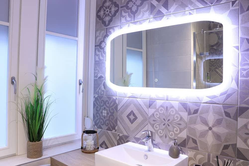 Foto 4 von 14: Studio-Stadt-Ensuite mit Dusche-Stadtblick
