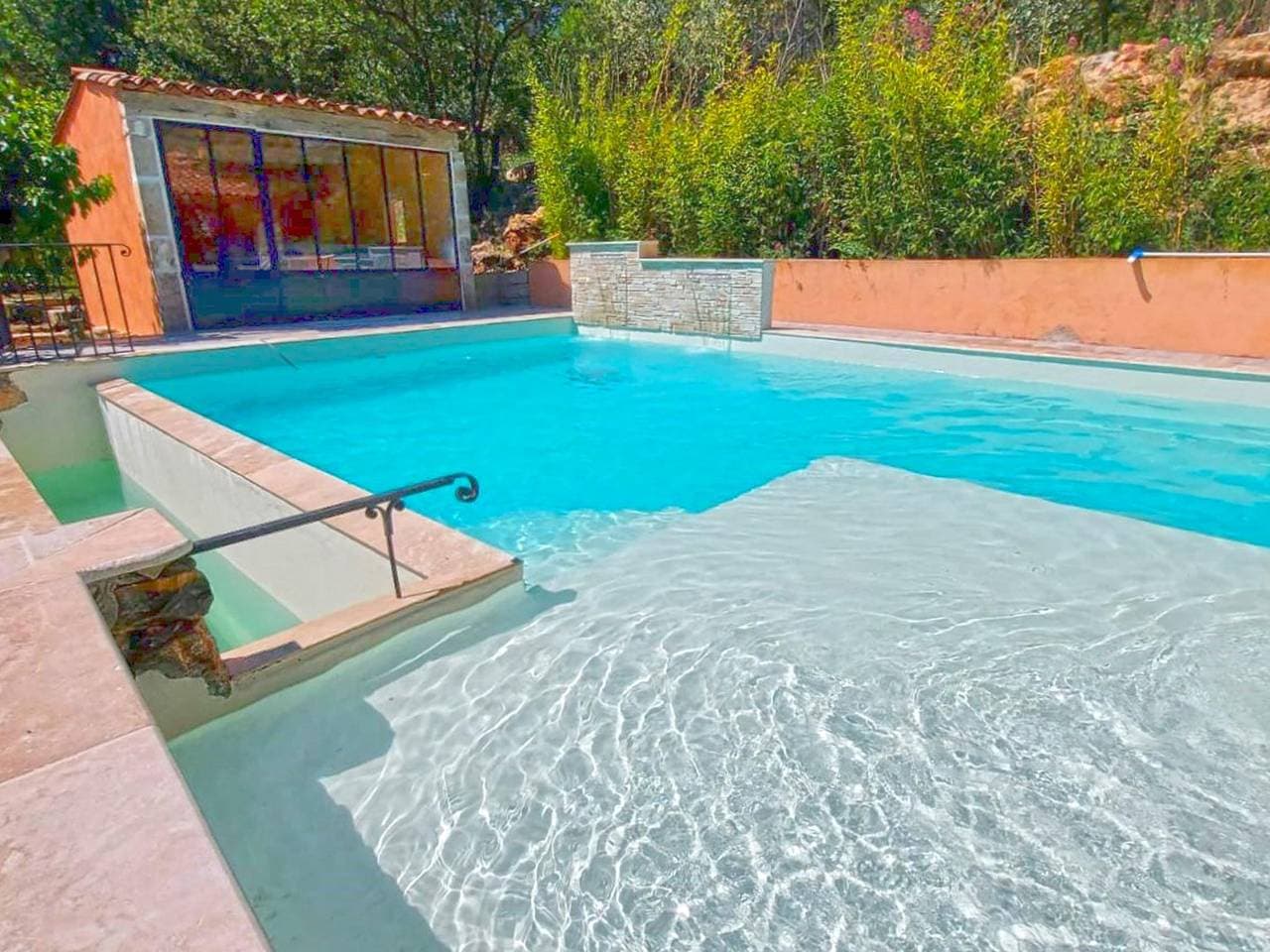 Klimatisiertes Ferienhaus mit privatem Pool 1