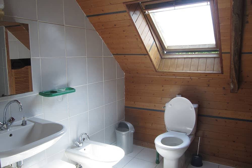 Foto 6 von 25: Beautiful Rural Cottage with Pool  3 bed, 2 bath own gardens. Ideal for families