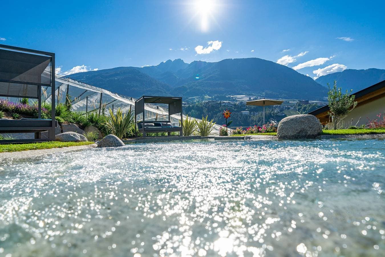 Foto 7 von 42: Chalet "Apfel Feld-Hof" mit Whirlpool, Salzwasser Pool und Terrasse