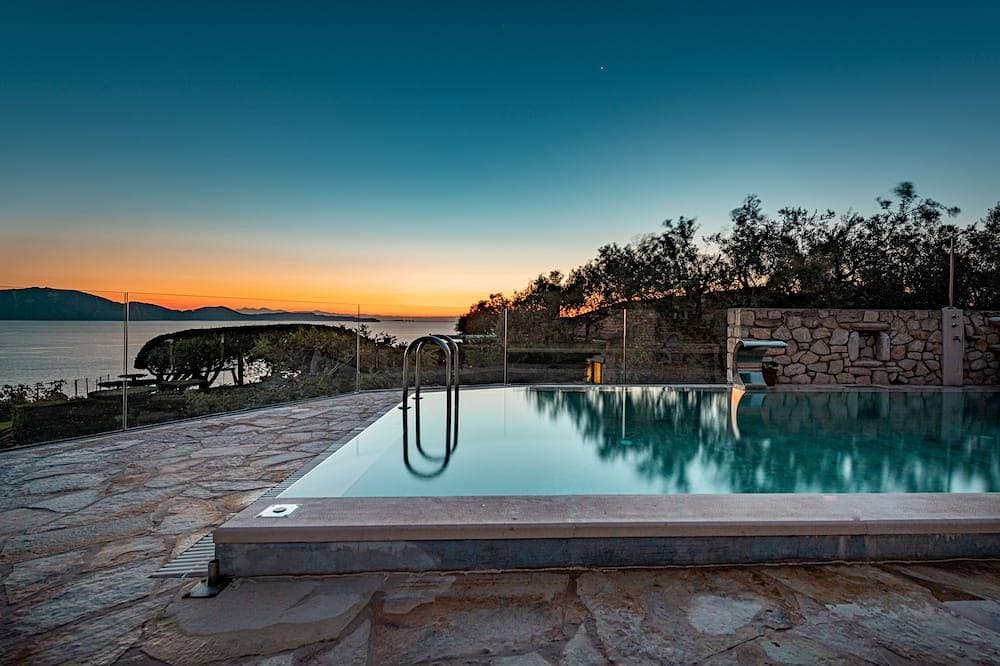 Foto 4 von 7: Kymaros exklusive Villa Lofos, 3 Schlafzimmern, privatem Pool, Meerblick