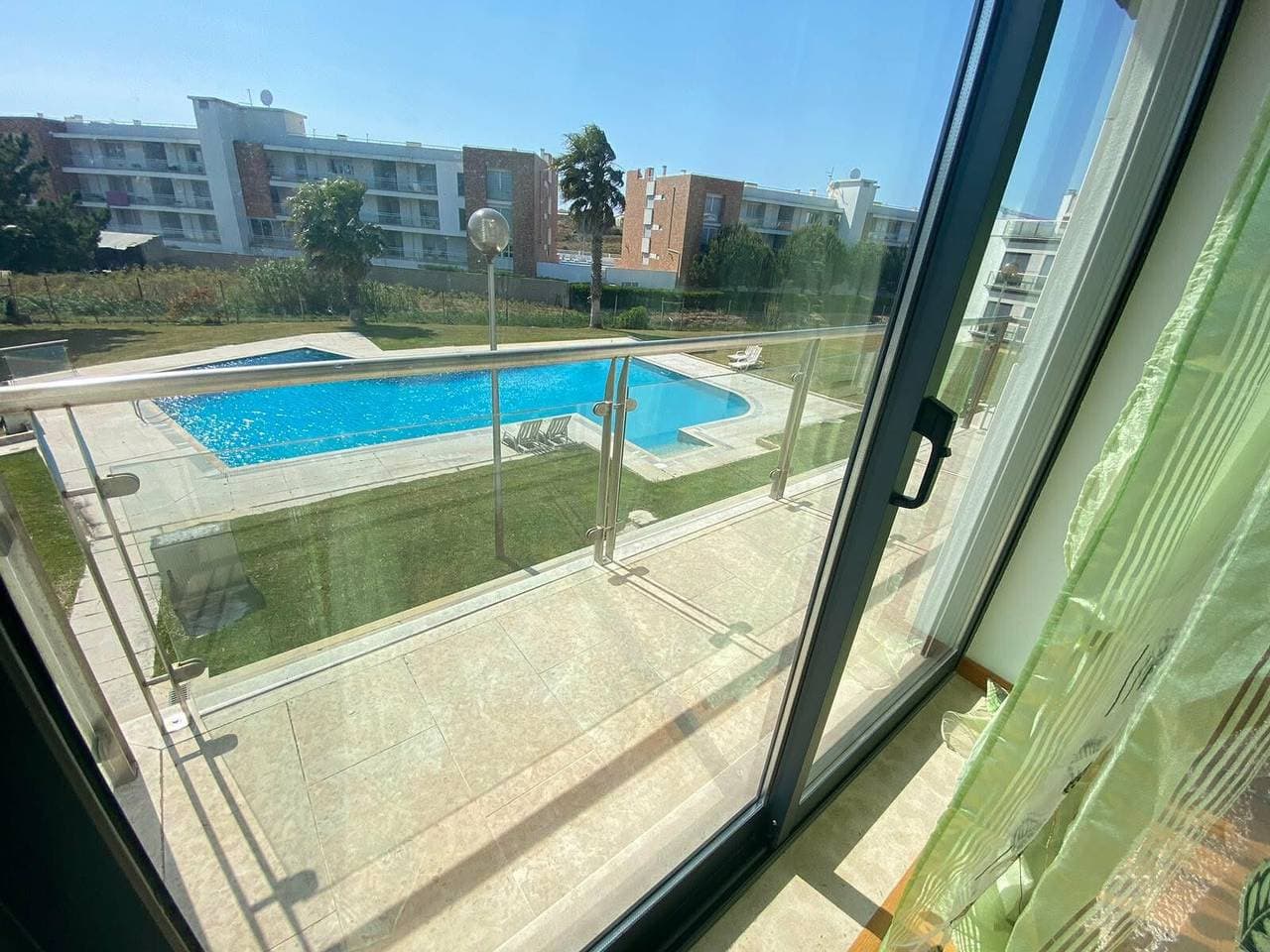 Foto 2 von 15: T2-Apartment mit Pool und Garten in São Martinho do Porto