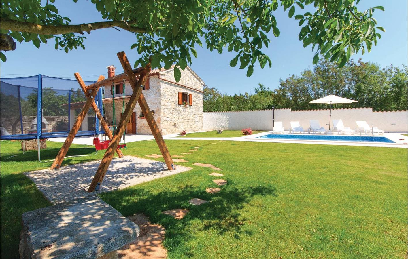 Charmante Ferienwohnung mit Terrasse und Pool in der Nähe des Stadtzentrums von Manjadvorci 1