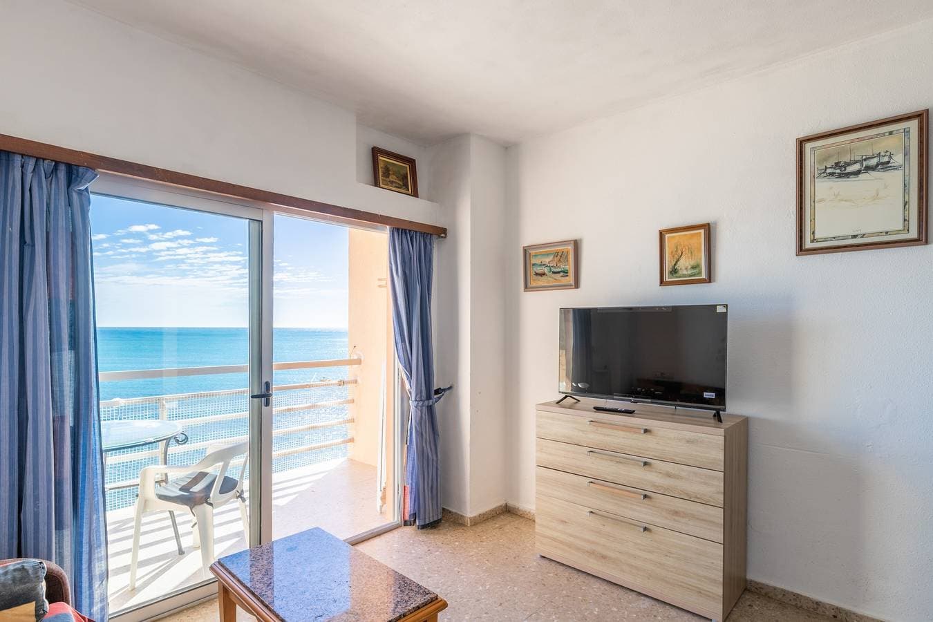 Foto 3 von 22: Studio-Apartment 'Calpe Primera Linea' mit Gemeinschaftspool, Balkon und WLAN