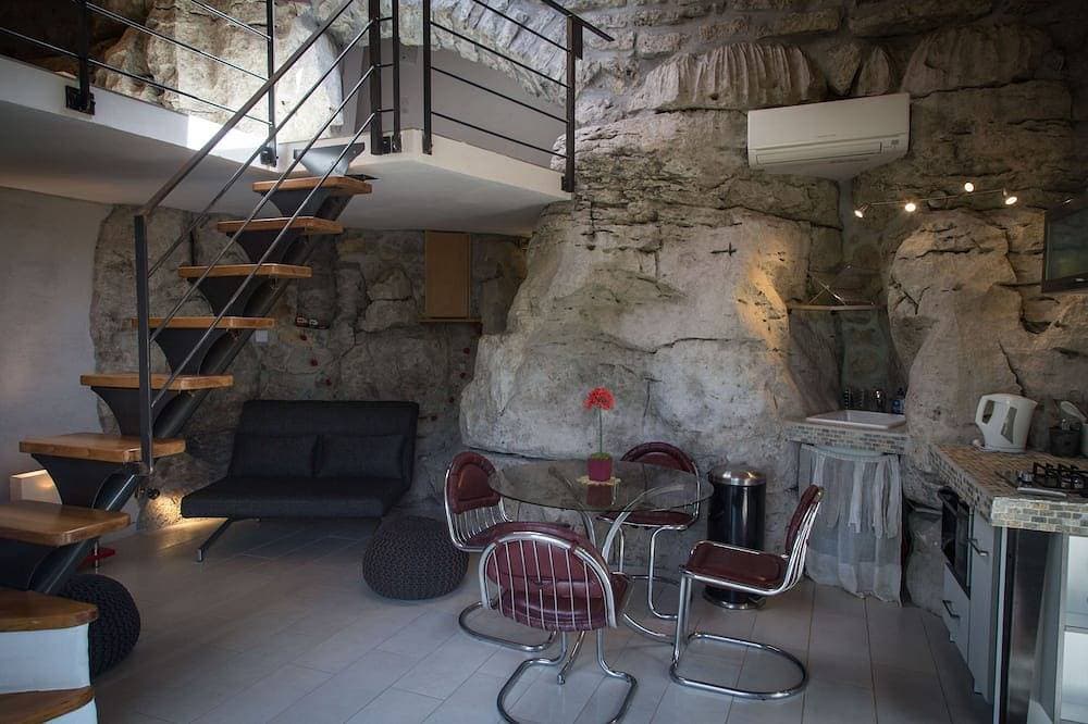 Foto 10 von 13: Unusual accomodation - Cave & pool (2 to 5 p.)