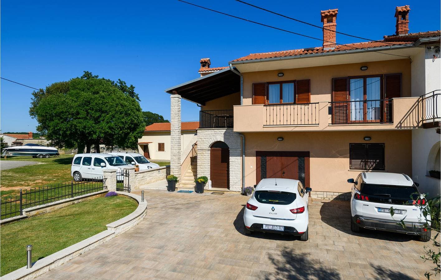 Modernes Apartment mit 2 Schlafzimmern, Pool, in der Nähe der Küste und des Stadtzentrums 1