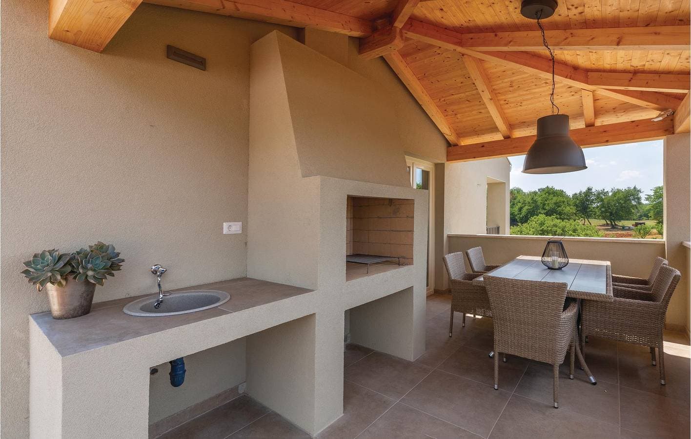 Foto 8 von 36: Charmantes 2-Zimmer-Apartment mit Pool, Terrasse und WLAN in Prhati – 200 m vom Zentrum entfernt