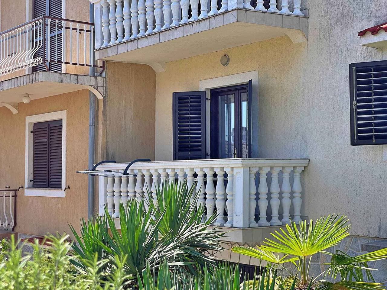 Foto 5 von 23: Ferienwohnung mit Terrasse und Klimaanlage