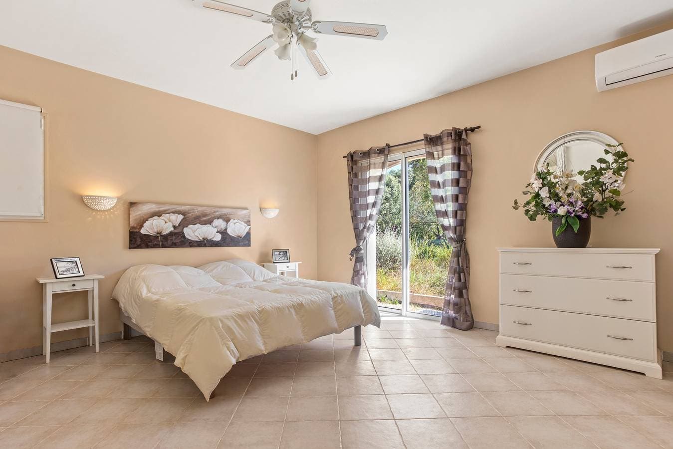 Foto 13 von 36: Villa „La Cabri 5 Chambres Piscine“ mit Meerblick, WLAN und Klimaanlage