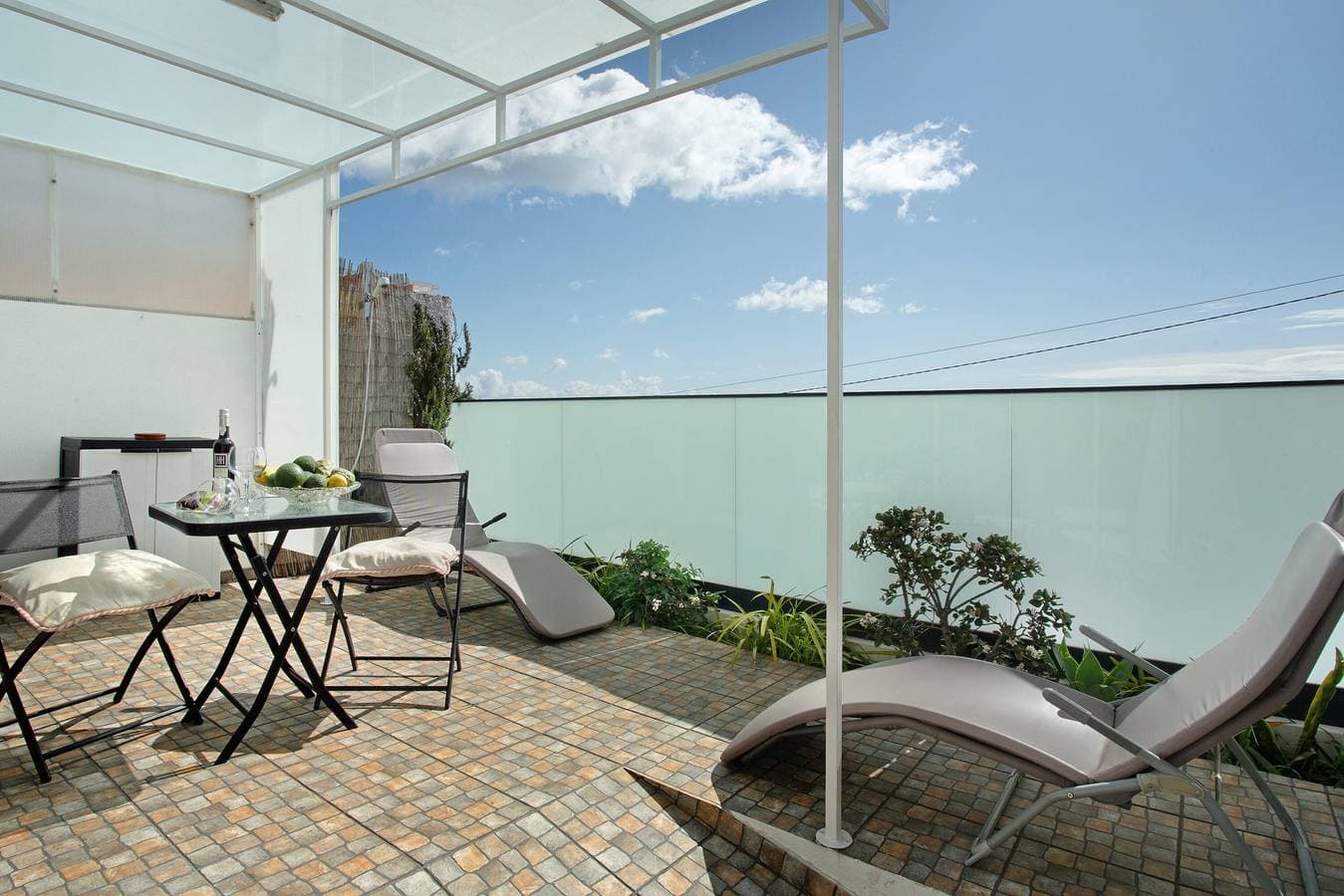 Foto 3 von 32: Ferienwohnung 'Panoramic Views I' mit Meerblick, Wi-Fi und Klimaanlage