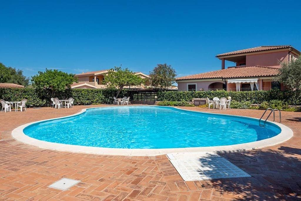 House in residence with swimming pool 2 km from the sea 1