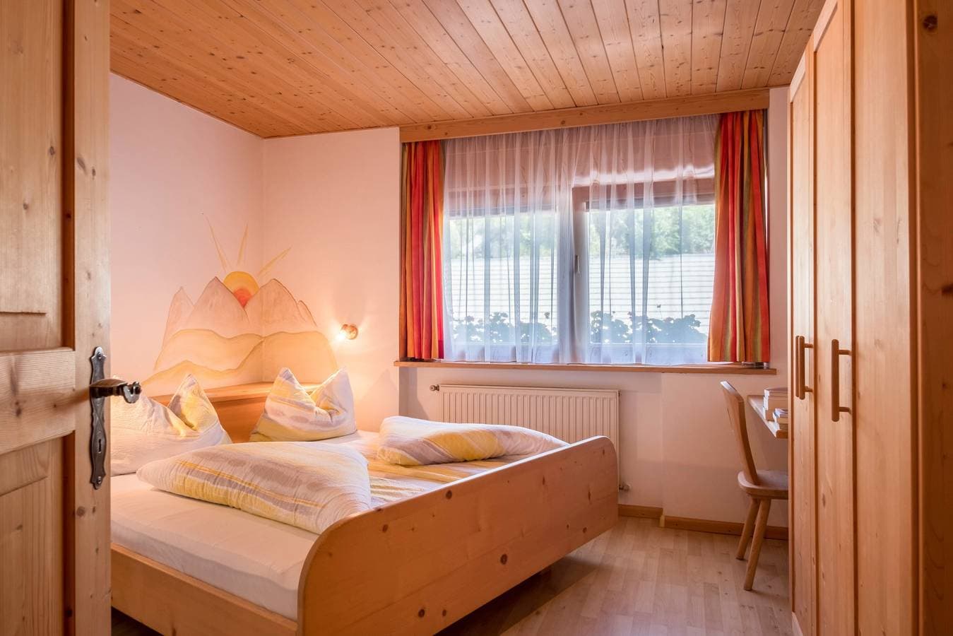 Foto 7 von 29: Apartment 'Gamperhof Latemar' mit Bergblick, Gemeinschaftsterrasse und Whirlpool