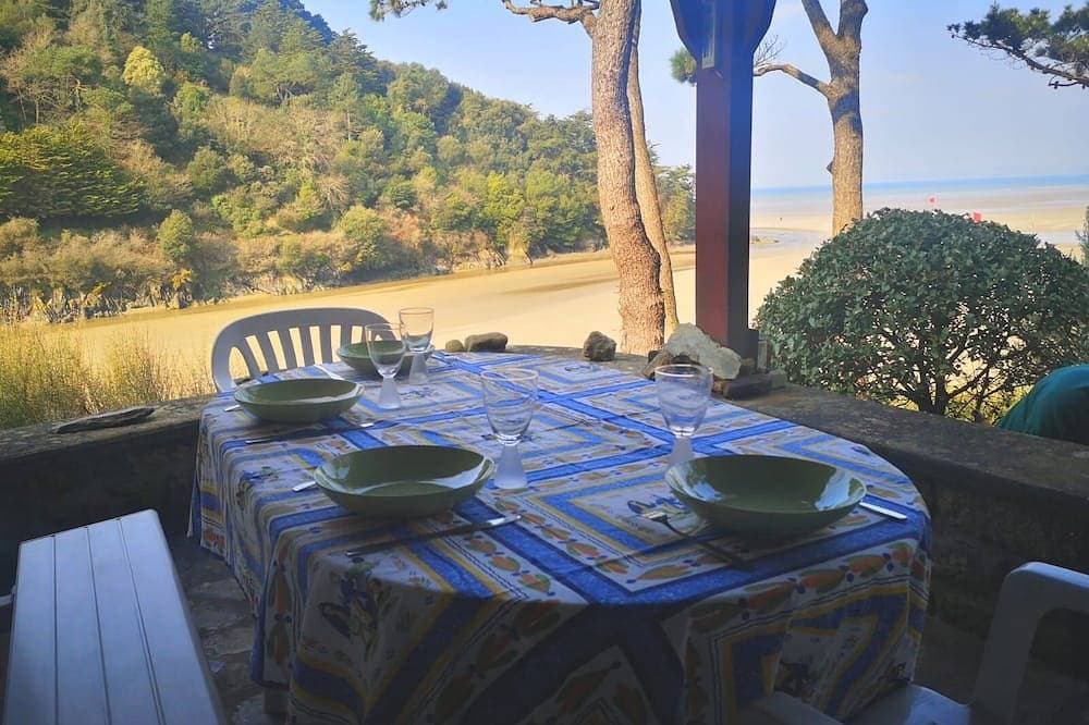 Foto 9 von 18: \"New Villa les Pieds dans l'eau. Beautiful sea view