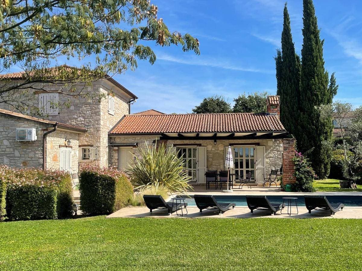 Villa Melissa - Istrisches Steinhaus mit Pool in guter Lage Nähe Poreč 1
