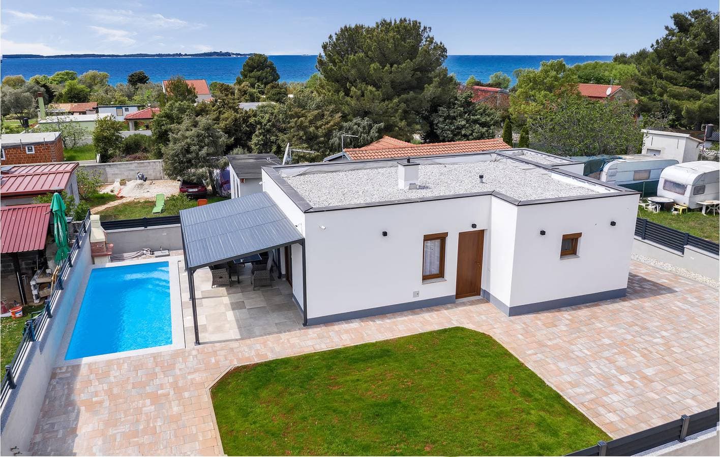 Apartment am Meer mit Terrasse, WLAN, Parkplatz und in der Nähe des Strandes von Fažana 1