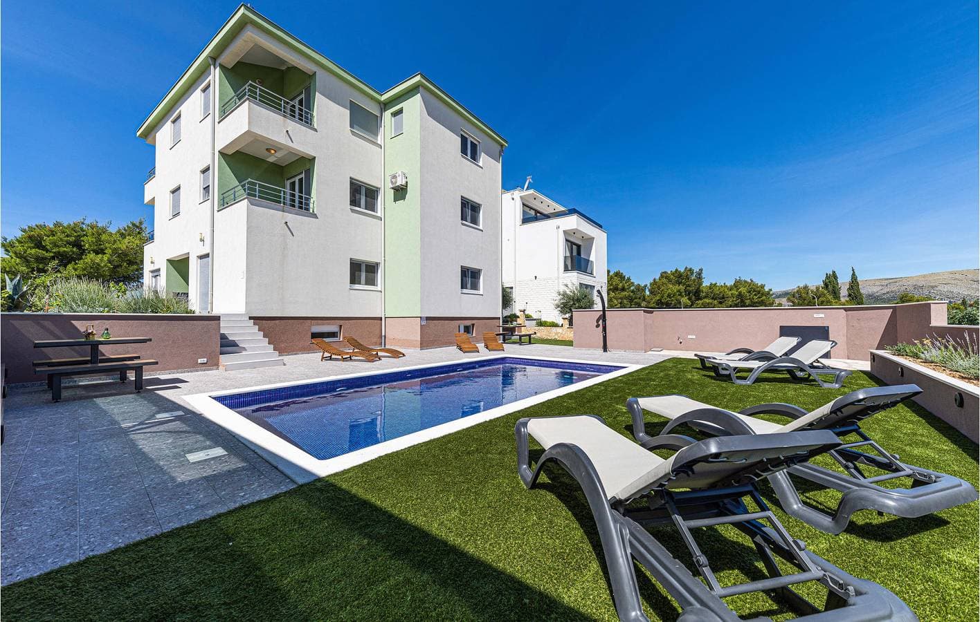 Foto 3 von 27: Apartment mit Meerblick, Pool und Terrasse, 2 km vom Strand entfernt