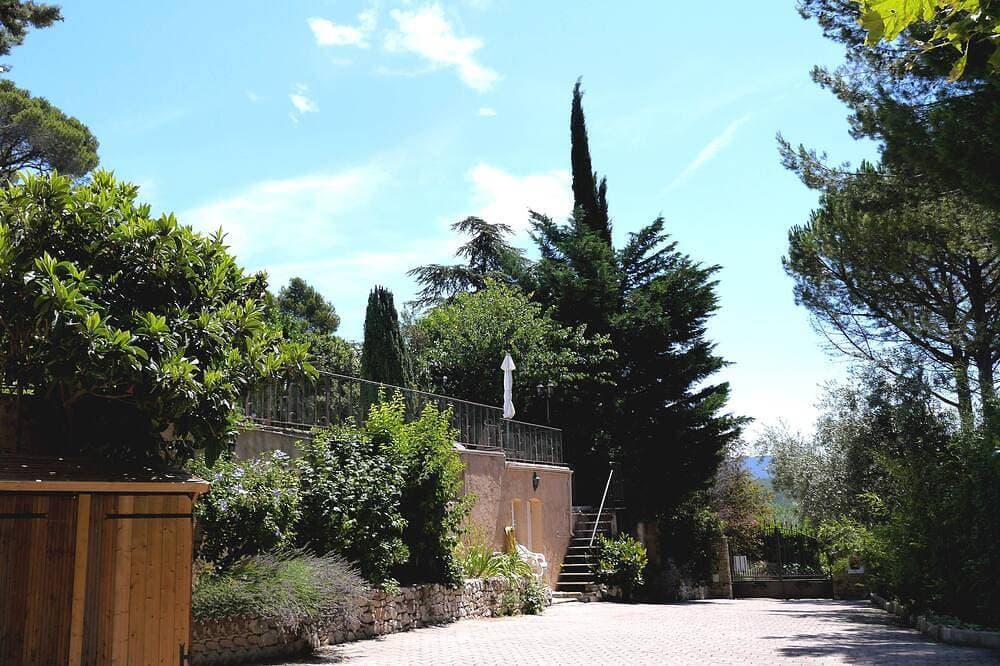 Foto 9 von 30: Exceptional Site Quiet, Swimming Pool, Clim, Green, Pets Ok, between Aix and Cassis