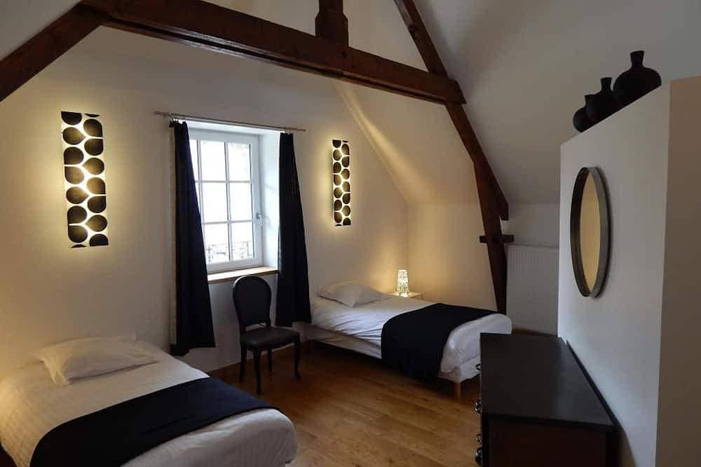 Foto 4 von 23: Les Ecuries: Cotentin Haus mit Pool, Billard, Kamin, 5 Schlafzimmern