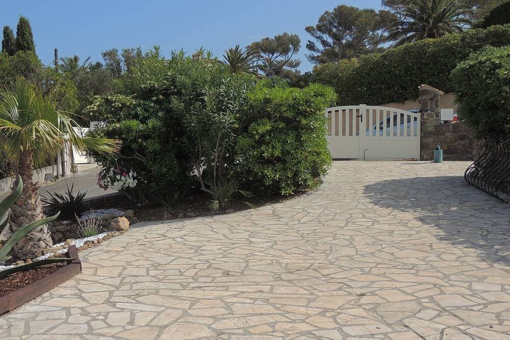 Foto 6 von 19: Les Issambres, T3 beautiful sea view, air conditioning, large terrace, parking, bikes, paddles