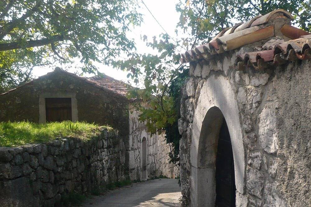 Foto 12 von 30: Romantische antike Stein erbaute kleine Villa mit Blick auf