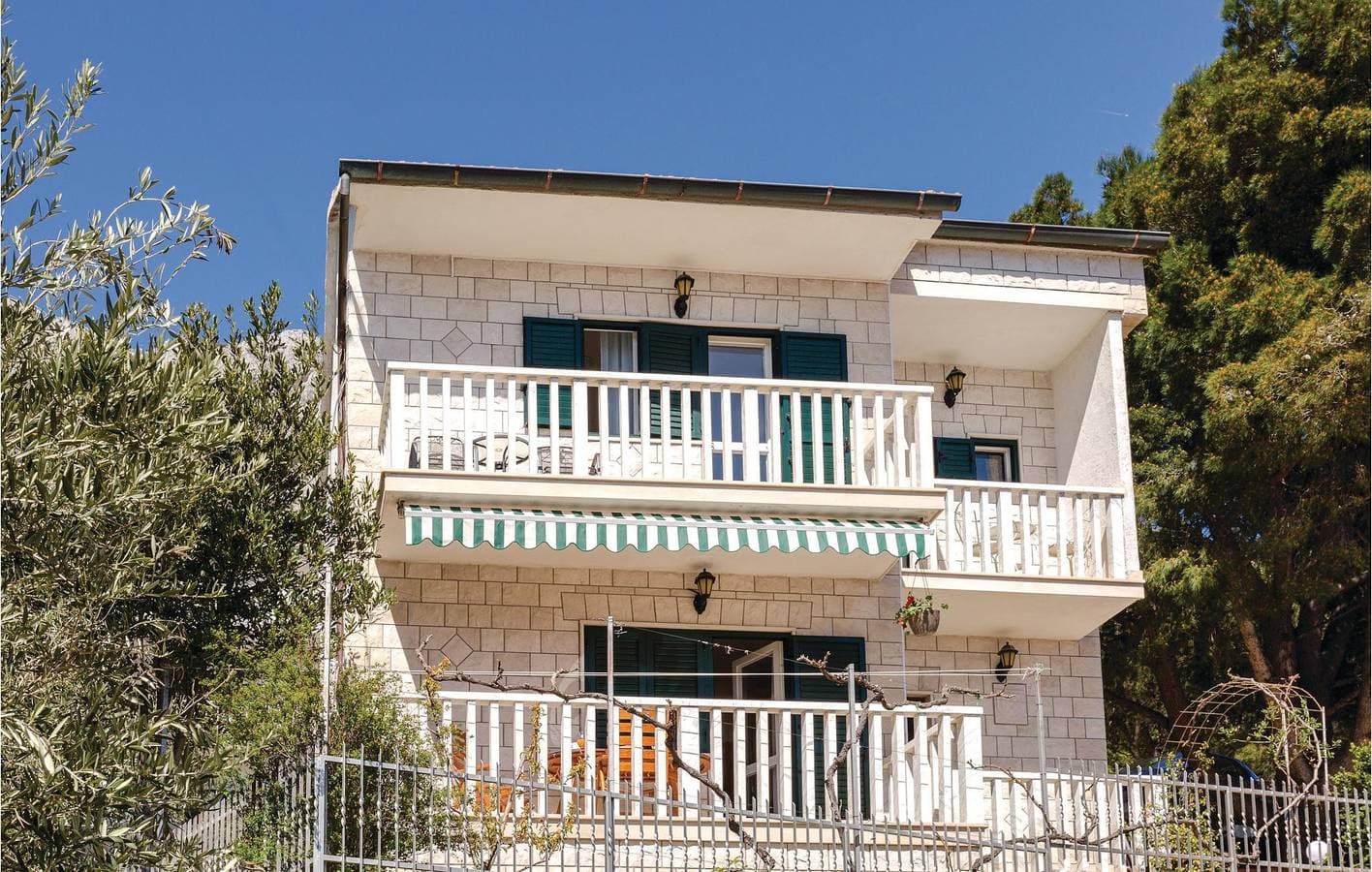 Geräumige Ferienwohnung mit Terrasse, WLAN und Parkplatz – 2 km vom Strand Juto entfernt 1
