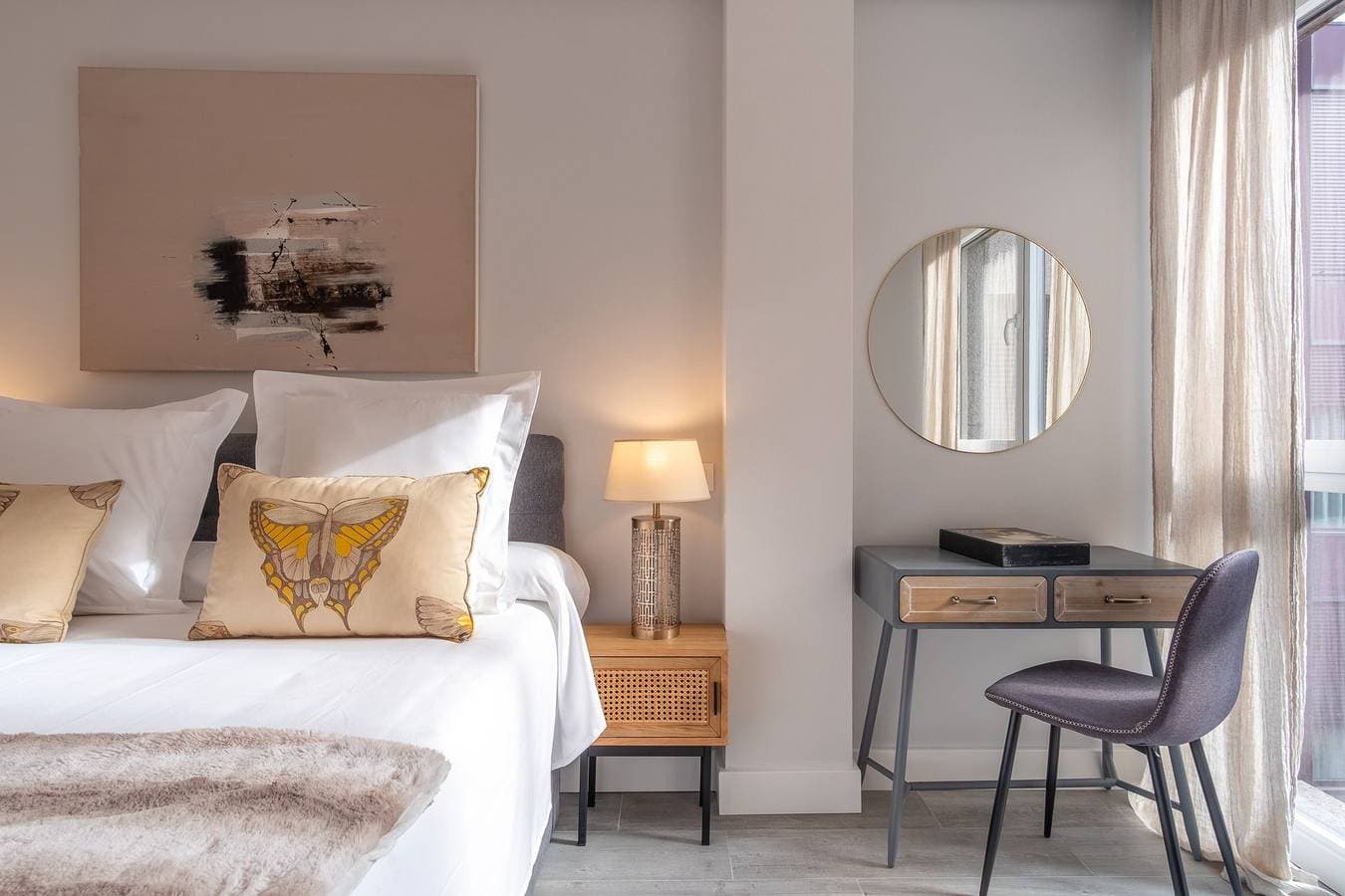 Foto 9 von 12: Chic Central Madrid Apartment with Light