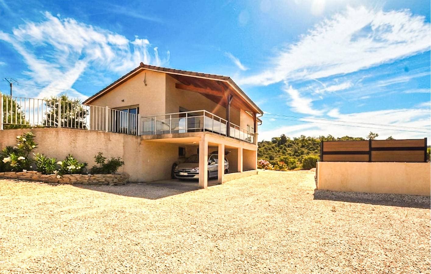 Charming 2-Bed Apartment with Pool & Garden, 700m from Stadtzentrum 1