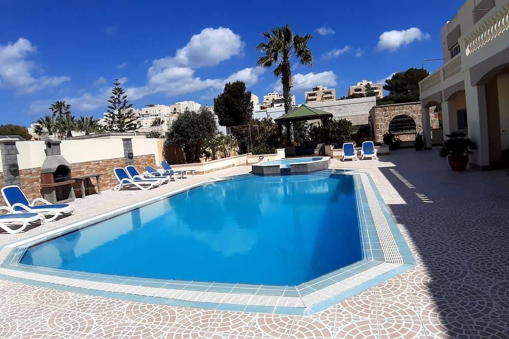 Comfortable,1 bedroom apt sleep 2/3 persons with AC, swimming pool, & Wi-Fi. 1