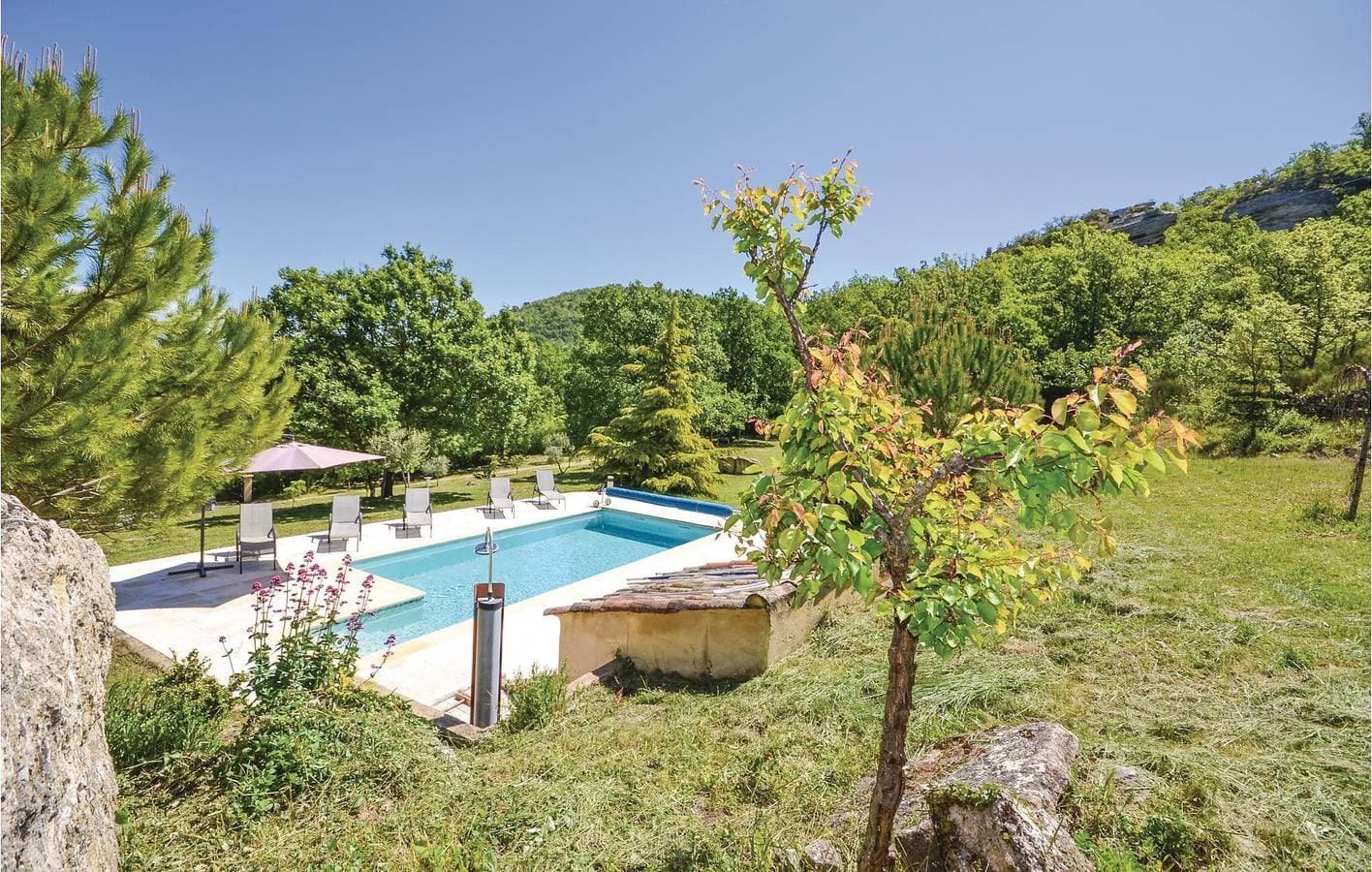 Foto 4 von 26: Wohnung mit AC, Pool & Garten - 2.5km zur Stadt