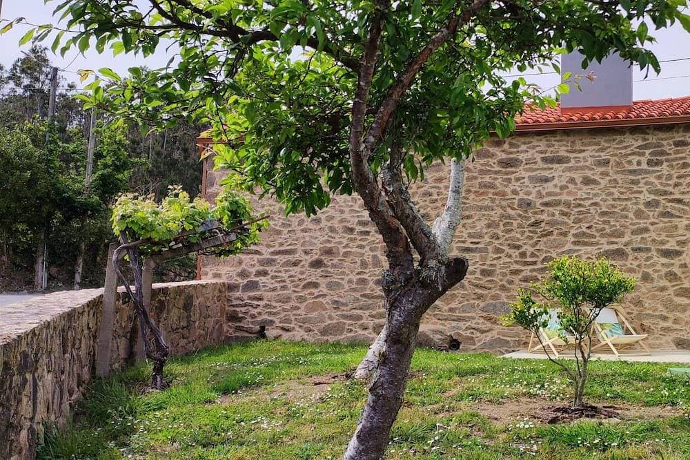 In the heart of Costa da Morte and Camiño dos Faros, near beaches in the middle of nature. 1