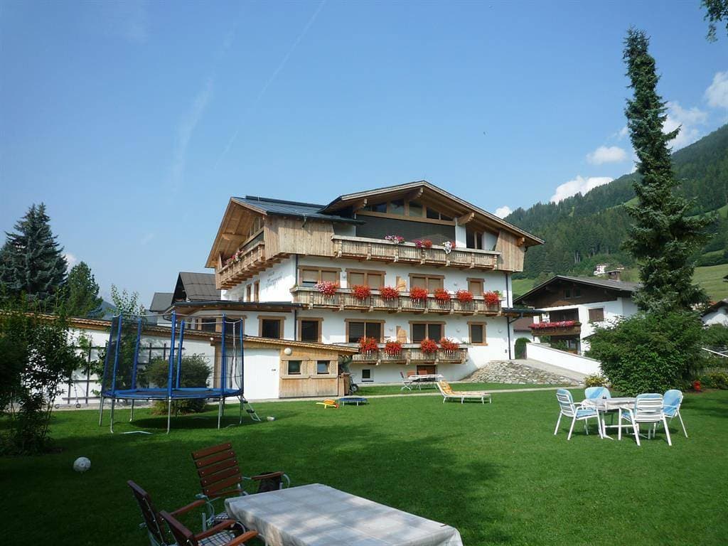 Foto 2 von 29: Top B