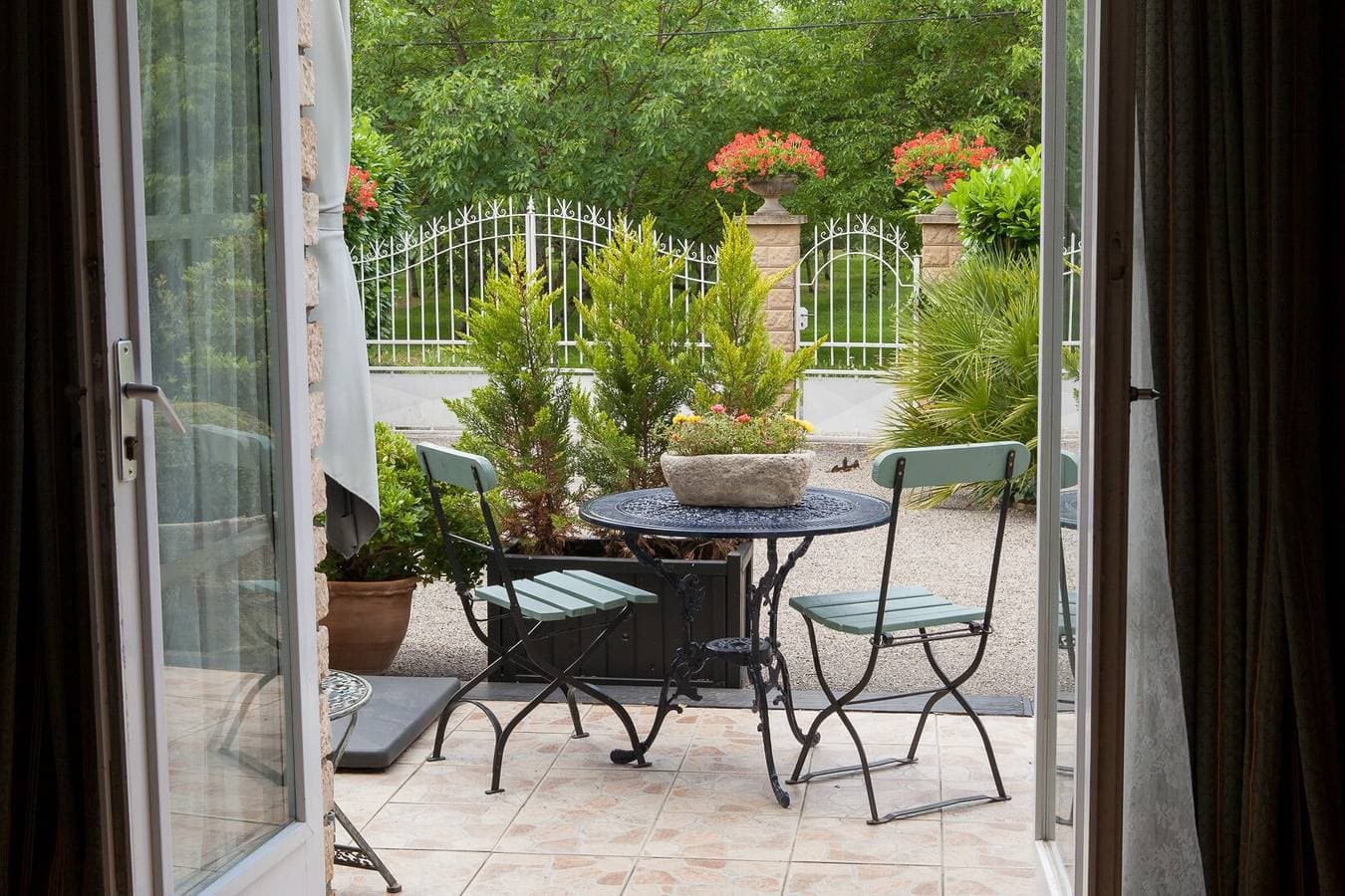 Foto 10 von 42: Le Petit Chateau: Haus mit privatem Pool, WLAN und Klimaanlage
