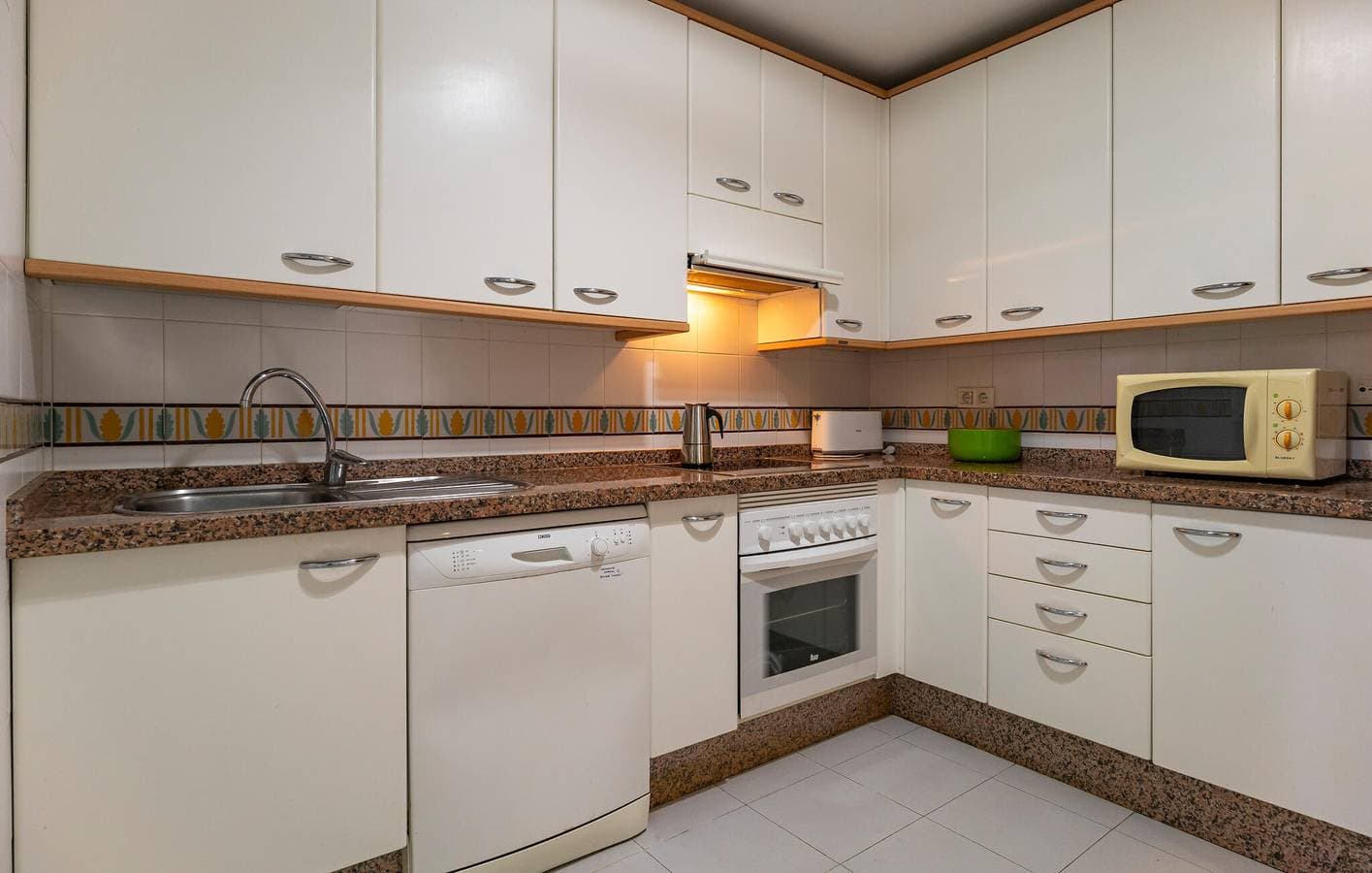 Foto 5 von 17: Playa de Guadalmansa 1km, Gemütliche Wohnung mit Terrasse & AC