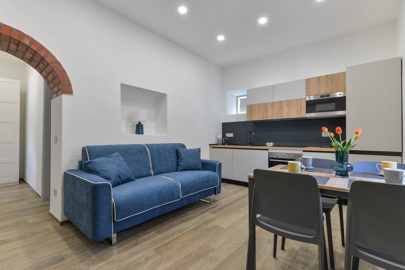 Foto 3 von 37: Ferienwohnung 'Casina Napoleonica' mit privatem Garten, WLAN und Klimaanlage