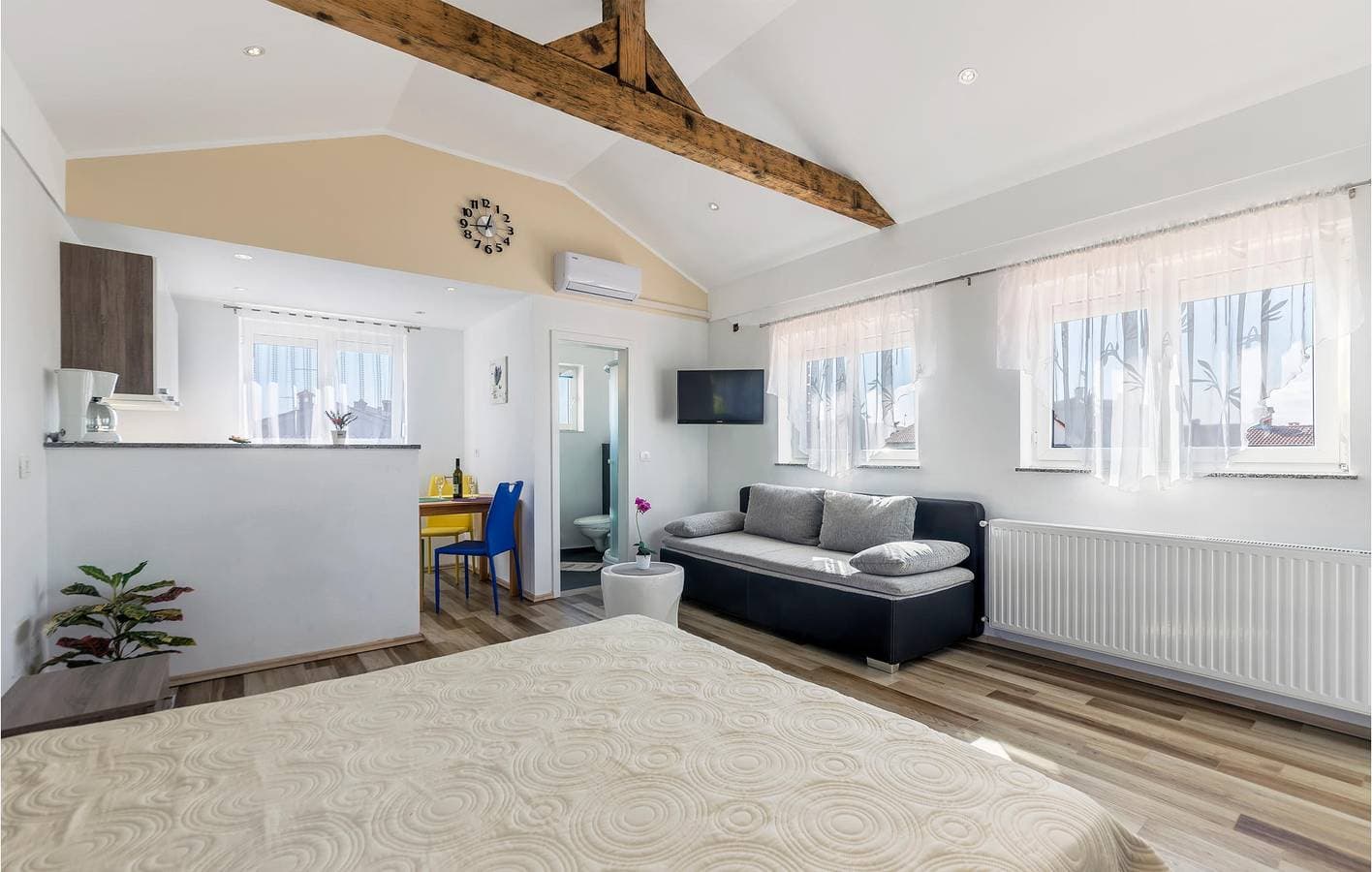 Foto 12 von 25: Gemütliche Ferienwohnung mit Terrasse, WLAN und Parkplatz in Strand- und Restaurantnähe