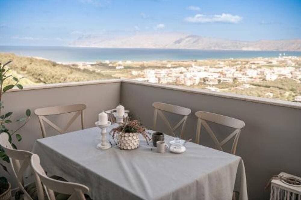 Emmanuel's Sea View Luxury Apartment 1
