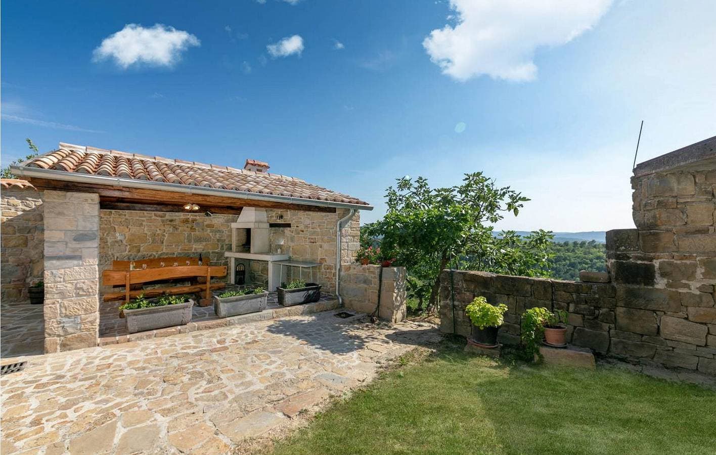 Foto 7 von 48: Gemütliche Ferienwohnung mit WLAN, Klimaanlage und eigener Terrasse