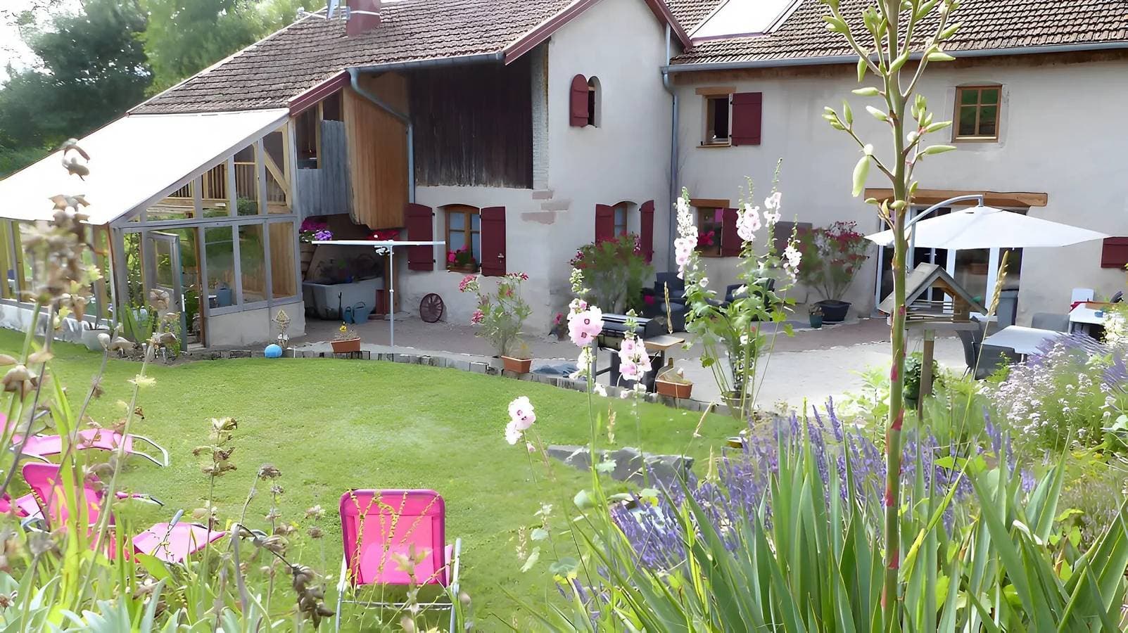 Foto 2 von 22: Gästehaus „Zimmer Göttin der Ernte“ mit Gemeinschaftsterrasse, Garten und WLAN
